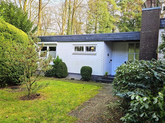 Klassischer Bungalow auf parkähnlichem Grundstück