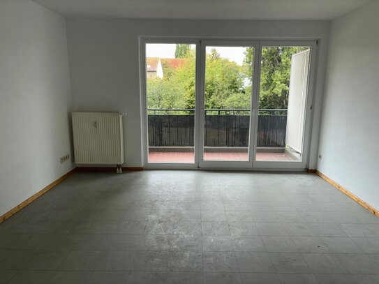 Helle Familienwohnung mit Balkon sucht Sie!