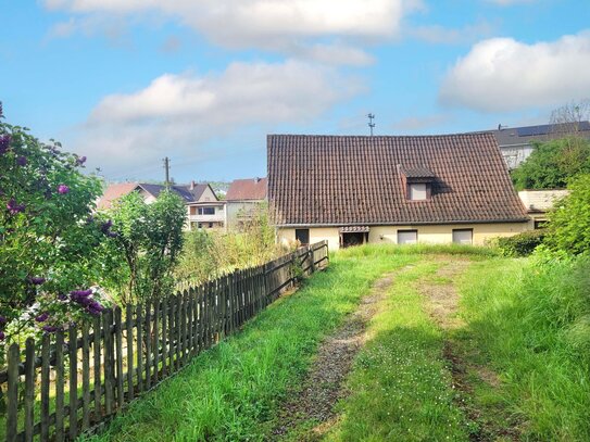 Sanierungsbed. Einfamilienhaus mit tollem Garten und Ausbaupotential in Meckesheim-Mönchzell