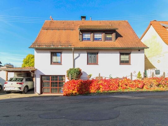 Wohnen auf besondere Art: Gepflegtes 4-Zi.-Zuhause mit Garten und Carport