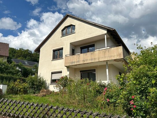 Familienfreundliche Lage mit herrlichem Garten, Haus mit Potenzial