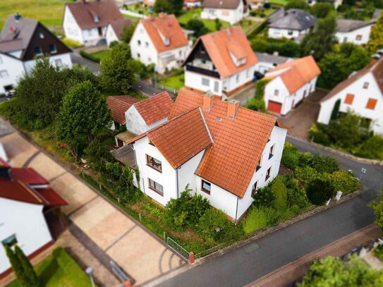 Familienfreundliches Einfamilienhaus mit großem Garten und Garage