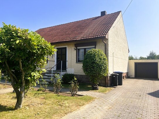 Behagliches Einfamilienhaus mit Keller, Garage und großem Garten - Machen Sie es zu Ihrem Traumhaus!