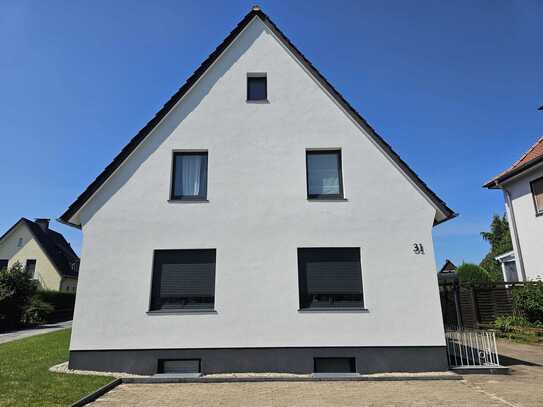 Attraktive 3 + 2 Zimmer Maisonetten-Wohnung mit Garten, Terrasse, Garage, Carport und E-Ladestation