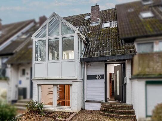 Großes Mittelreihenhaus mit Süd- Terrasse, zwei Balkonen und Carport in beliebter Ortslage