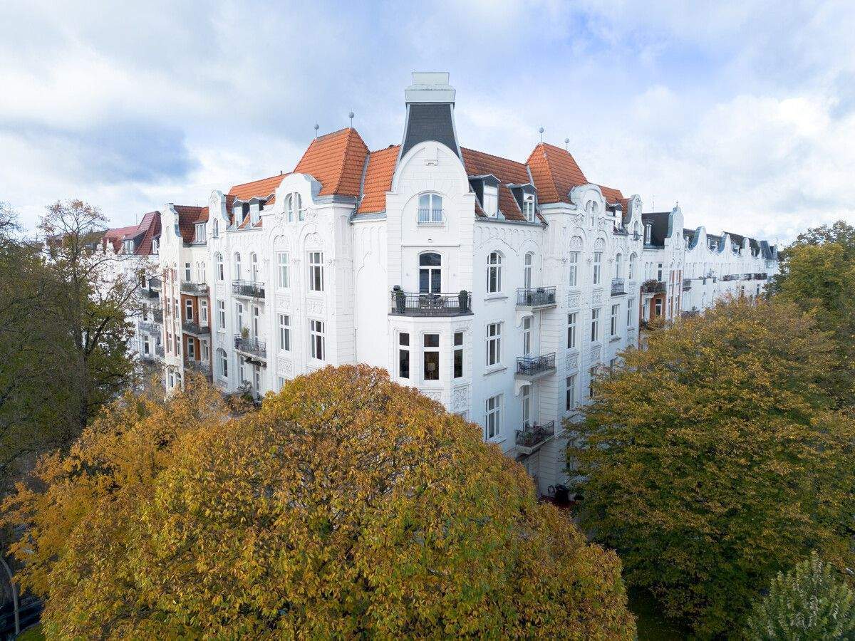 In bester Lage von Harvestehude! Traumhafte Altbau-Wohnung mit schönen Stilelementen und Aufzug