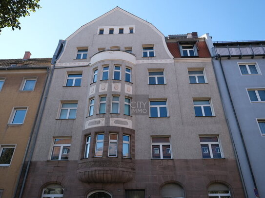 Lichtdurchflutete Altbauwohnung mit Küchenzeile und 2 Balkone in Schoppershof