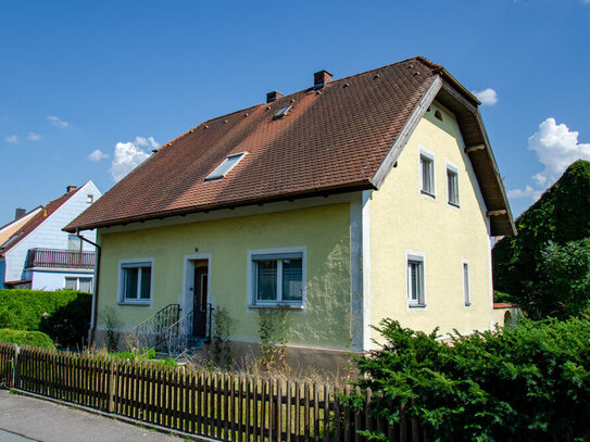 charmantes Einfamilienhaus mit Doppelgarage in guter Lage von Hirschau