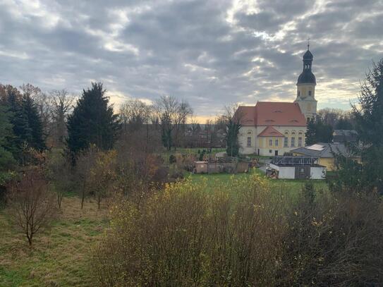 Naundorf, OT Hof...unverbauter Blick ins Grüne auf Kirche!