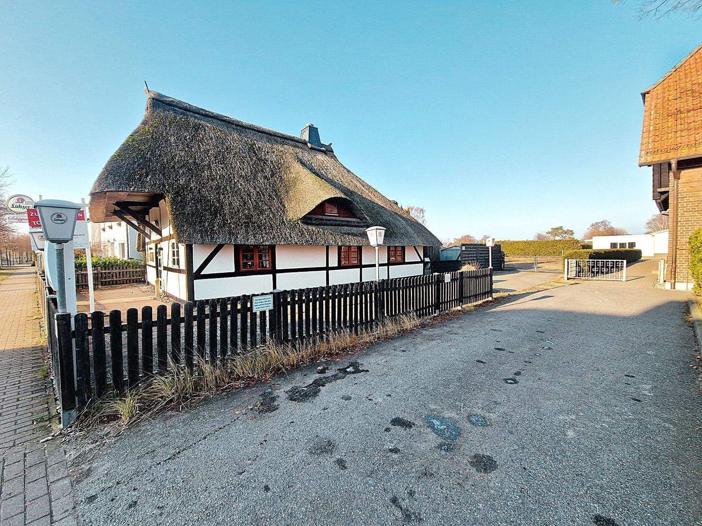 Historisches Reetdach Haus / Restaurant Schipperhus 18347 Ostseebad Dierhagen, Strandstraße 6