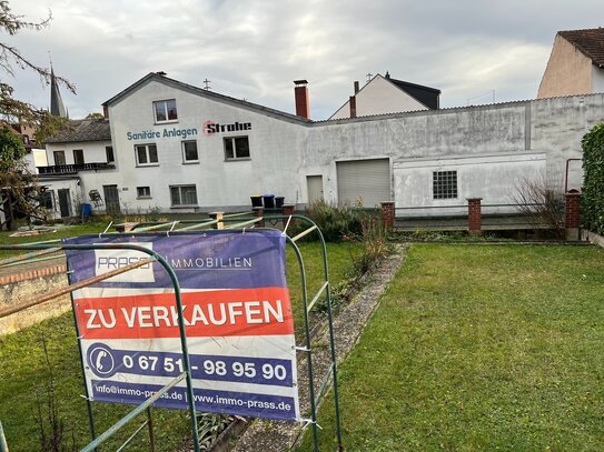 Großes Baugrundstück mit Mehrfamilienhaus u. Nebengebäude in Bad Sobernheim zu verkaufen