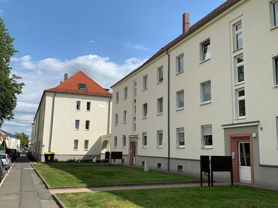 Lichtdurchflutete Drei-Raum-Wohnung im 2.Obergeschoss mit Balkon