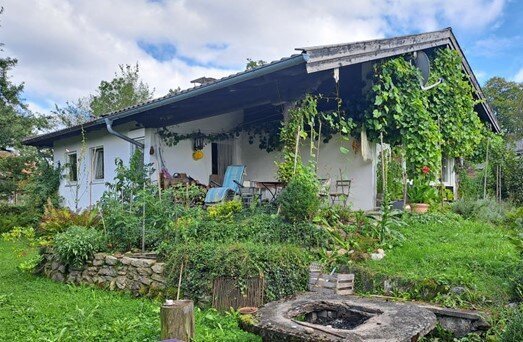 Bungalow / Einfamilienhaus mit idyllischem Garten am Ortsrand von Obing