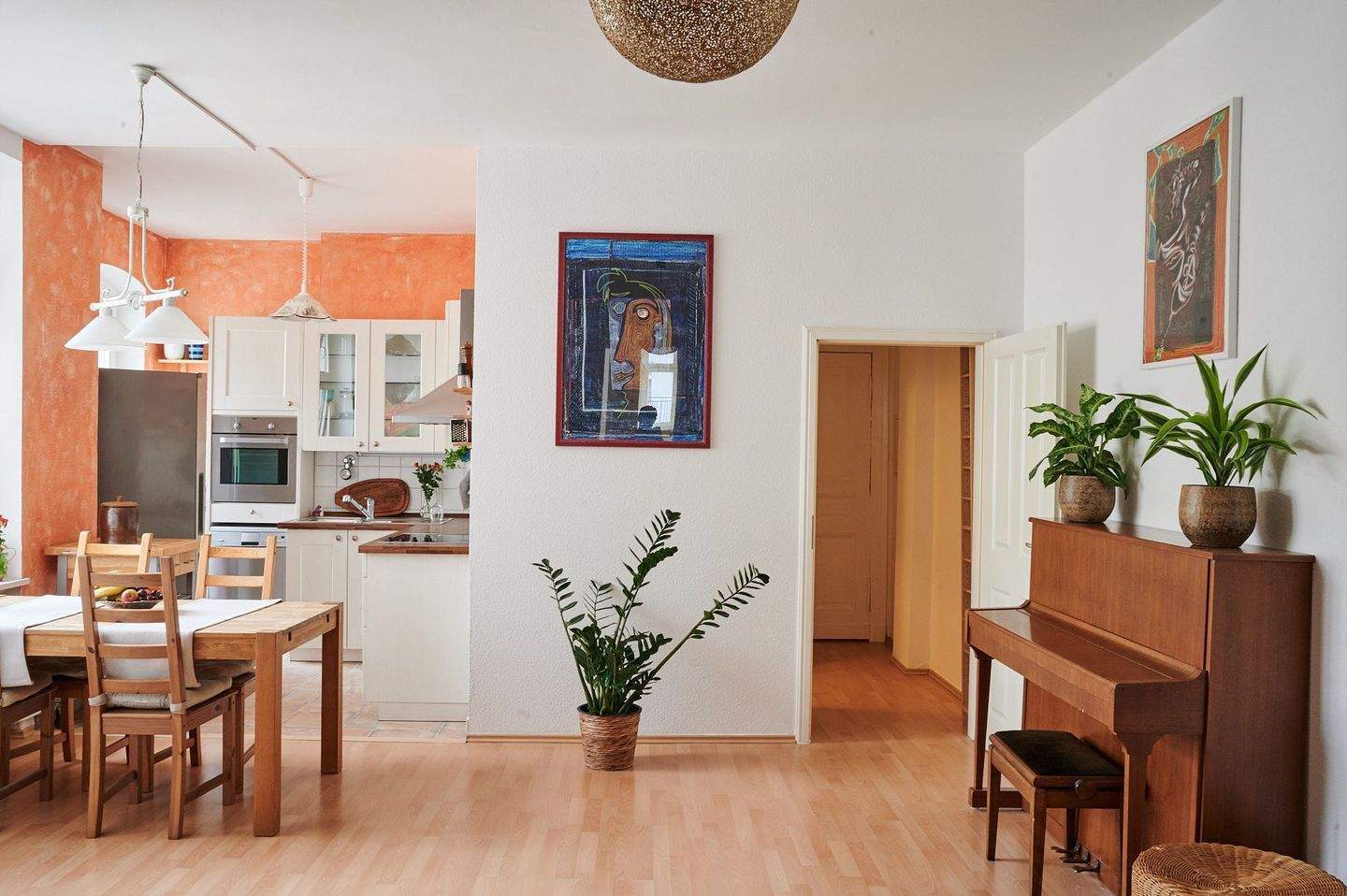 Helle, ruhige, zentral gelegene, heimelige Wohnung, möbliert - voll ausgestattet, 2 Bäder, 4 Zimmer, Wohnkücke - Photo 1