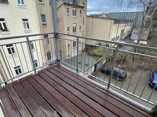 Großzügige 3-Zimmer mit Laminat, Balkon und Wannenbad in ruhiger Lage