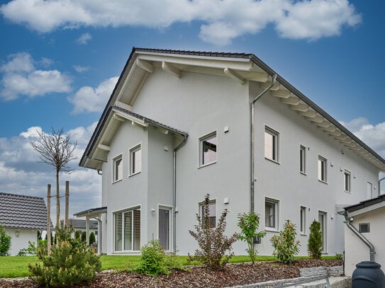 Modernes Mehrfamilienhaus mit Doppelgarage und Außenstellplätze in Bogen