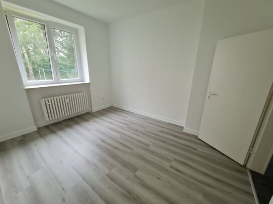 Renovierte, schöne Erdgeschosswohnung (3ZiDKB) mit schönem Bad und mit Balkon, Karl-Lehr-Str. 163, Duisburg