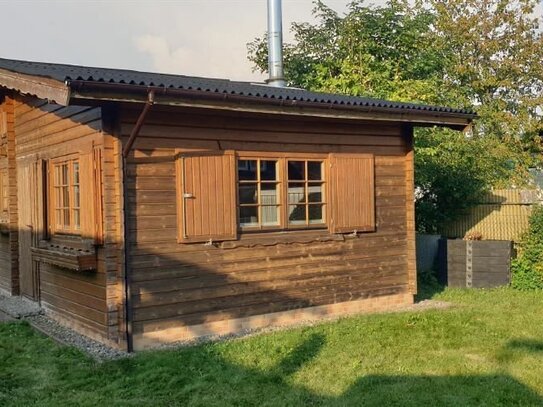 Holzblockhaus mit Garage und Carport!