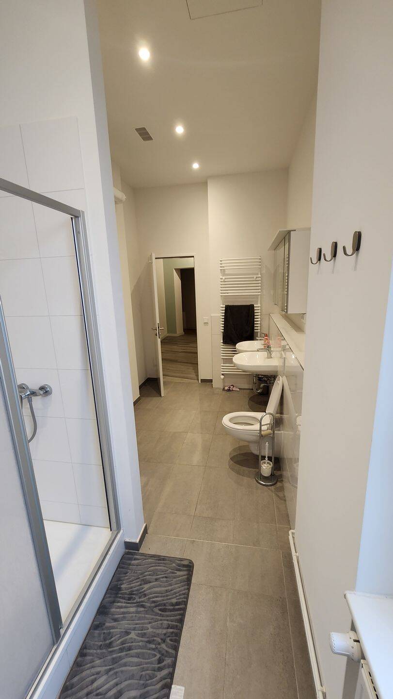 Helles, möbliertes Zimmer in einer WG im Zentrum von Spandau, nahe dem Bahnhof – All-In - Foto 1