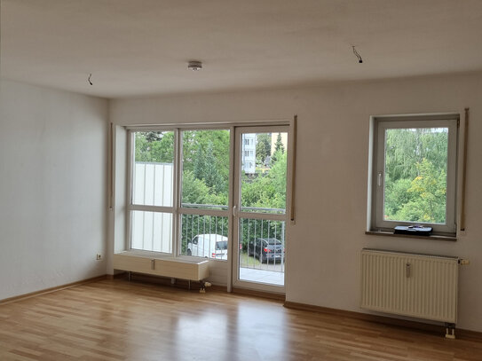 1. OG mit Balkon ! Lift / Laminat / TG Stellplatz u.v.m...