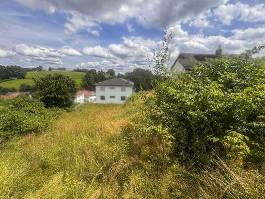 Idyllisch mit Fernsicht: Voll erschlossenes Grundstück mit Baugenehmigung in Regen