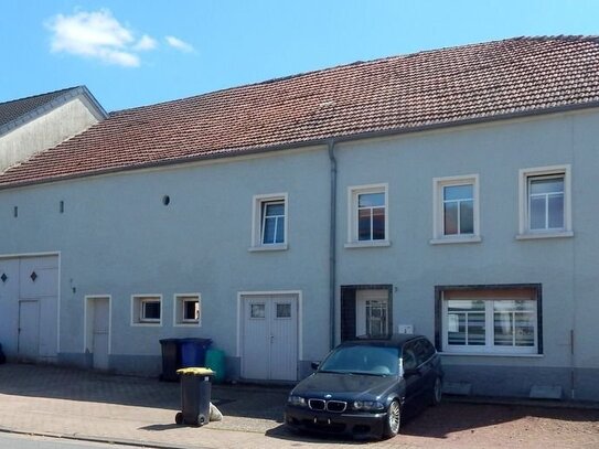 Bauerhaus mit Terrasse, Garten und 5 PKW-Stellplätzen in Rappweiler zu verkaufen!