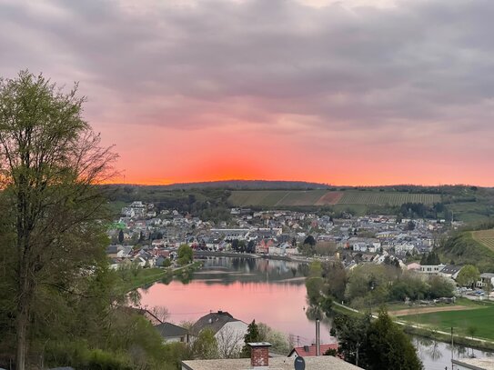 Wohnung mit Panoramablick, Garten, Küche und Garage