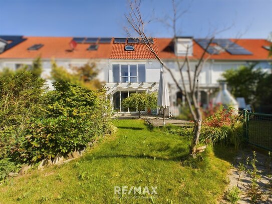 "Wohngenuss im Grünen: Reihenmittelhaus in Traumlage mit Südlage-Terrasse und idyllischem Garten in ruhiger Spielstraße"