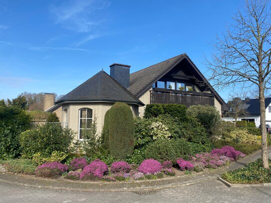 Stadt- und Stadtparknähe: Einfamilienhaus mit großem Garten in Gütersloh Sundern