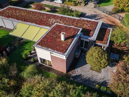 Luxuriöser, architektonisch einzigartiger Bungalow in naturnaher Umgebung