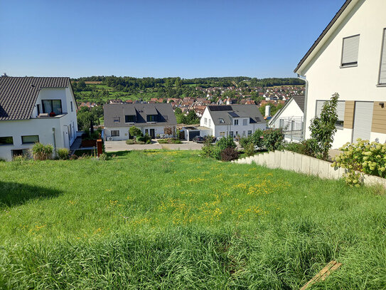 "Traumhaftes Wohnen in herrlicher Rand- und Aussichtslage!" Attraktive DHH in Ostelsheim