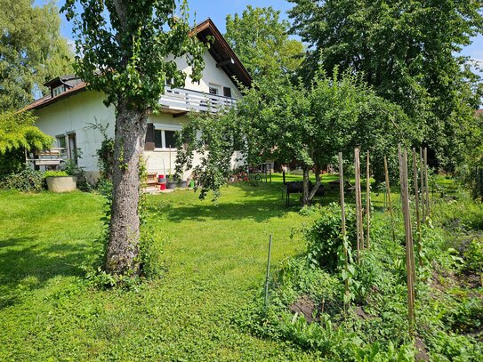 Sonniges, großzügiges Grundstück im Herzen Hechendorfs mit Altbestand und großem Entwicklungspotential