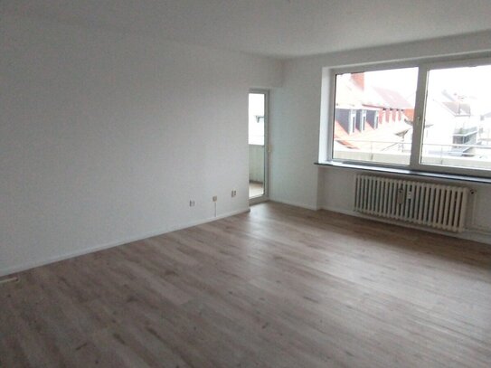 zentrumsnahe 3 Zimmer Wohnung mit Balkon, ebenfalls Garage möglich