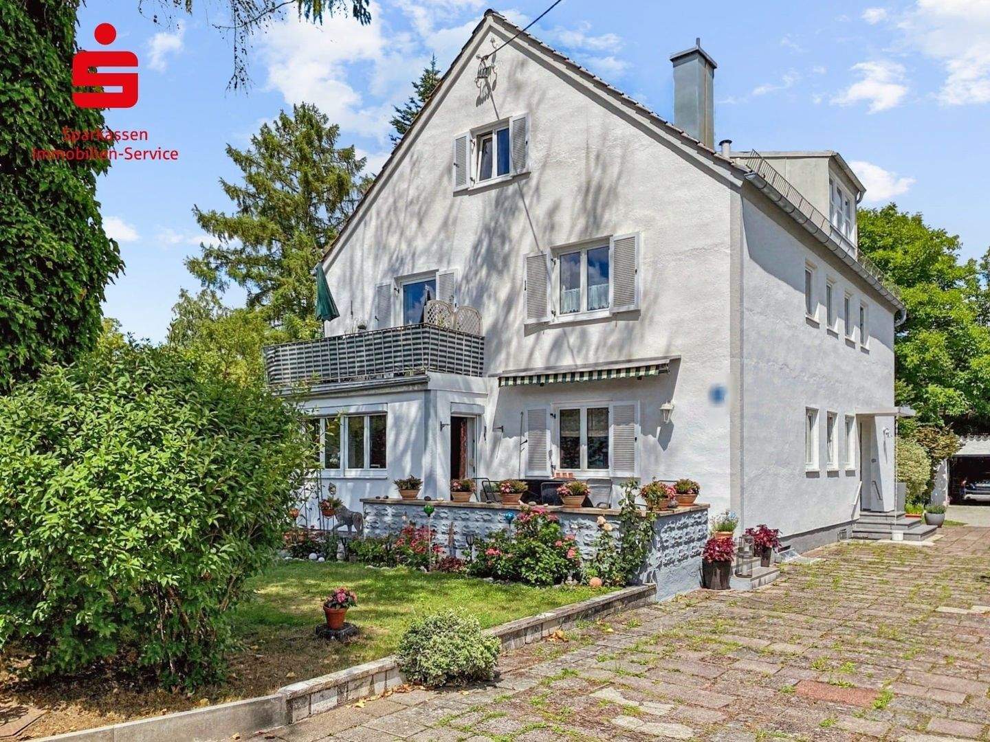 Renovierte Wohnung in gepflegtem Dreifamilienhaus in ruhiger Lage