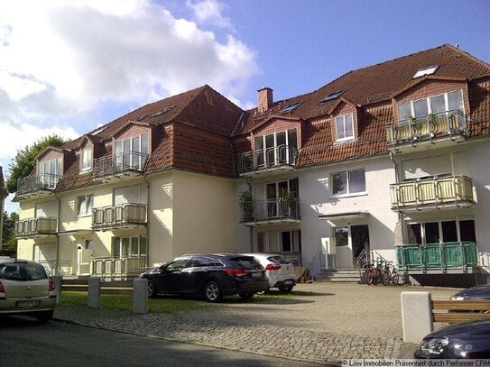 Schöne DG-Wohnung mit Balkon und Blick ins Grüne!