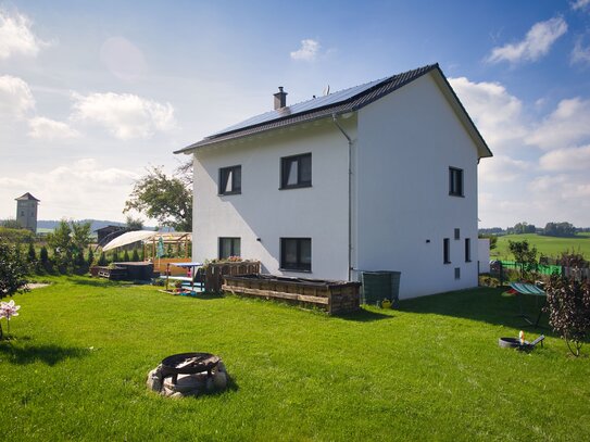 Neuwertig und Bezugsfrei - in idyllischer Lage!