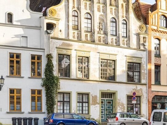 Zentral in Altstadt: schickes & ehrwürdiges MFH mit 6 WE in Altbau-Ensemble | Gut vermietet