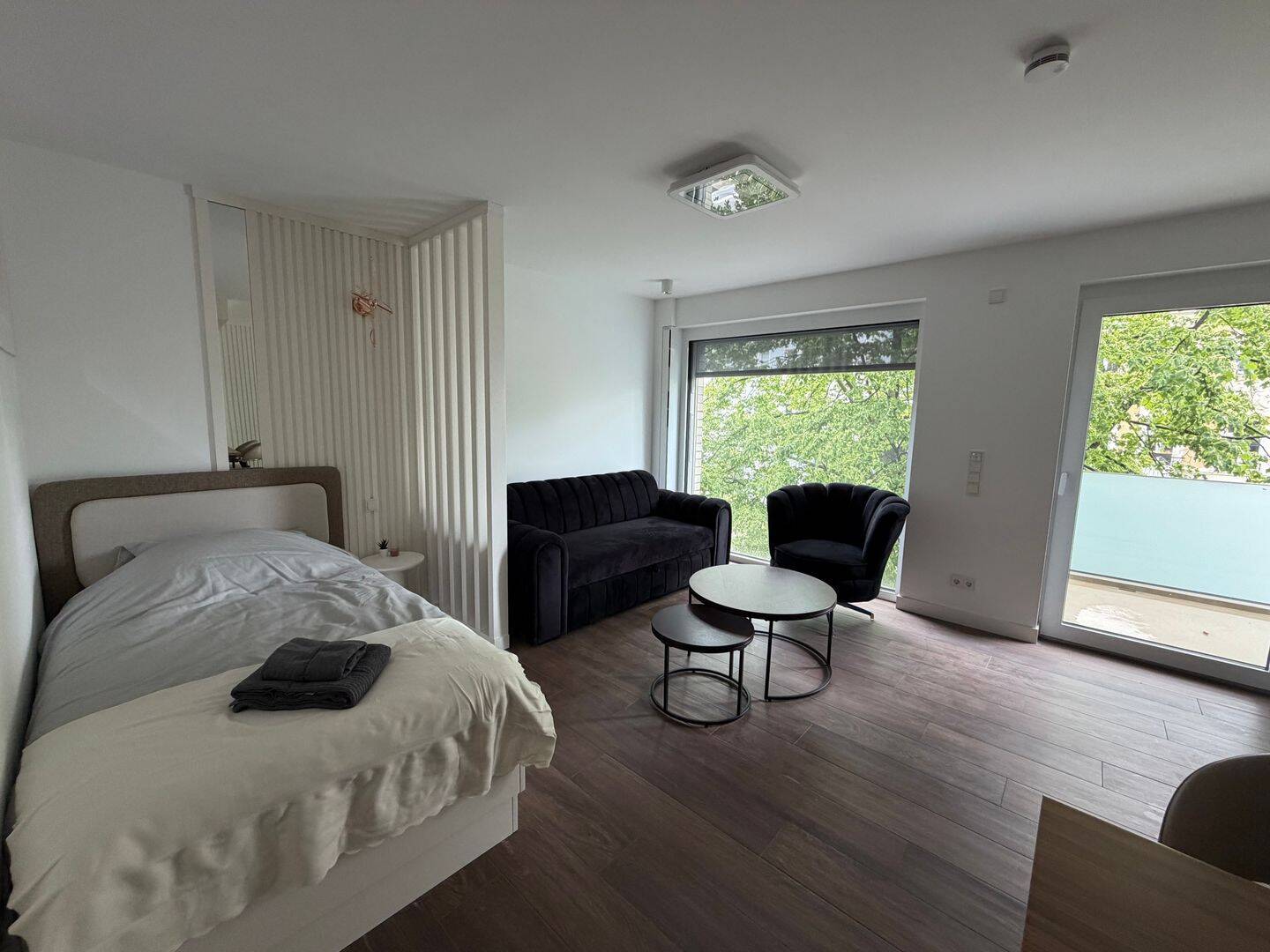 Vollständig möbliertes Apartment mit Balkon in Berlin Pankow - Photo 1
