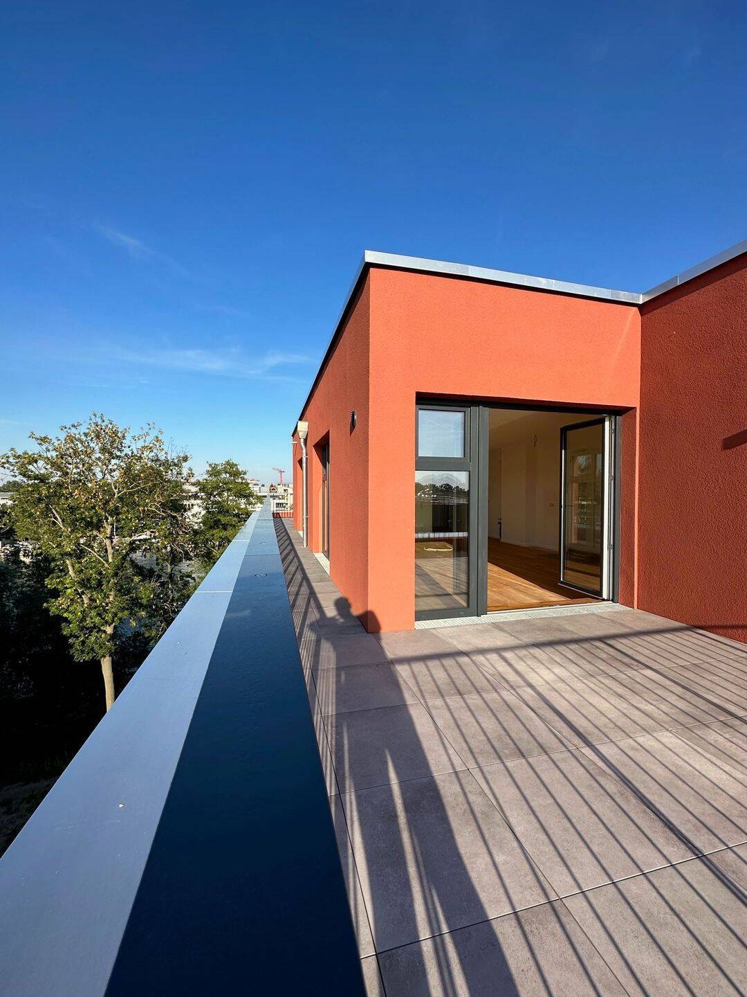 Exklusives Penthouse in erster Reihe zur Spree – mit umlaufender Panorama-Sonnenterrasse und beeindruckendem Wasserblick - Foto 1
