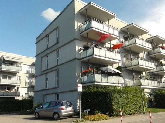 Unterhaching: Vermietete 2-Zimmer-Seniorenwohnung mit Westbalkon und Außenstellplatz