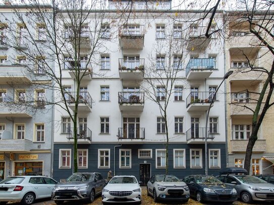 Charmante 2-Zimmer-Wohnung mit Doppelbalkon und Blick auf den Fernsehturm