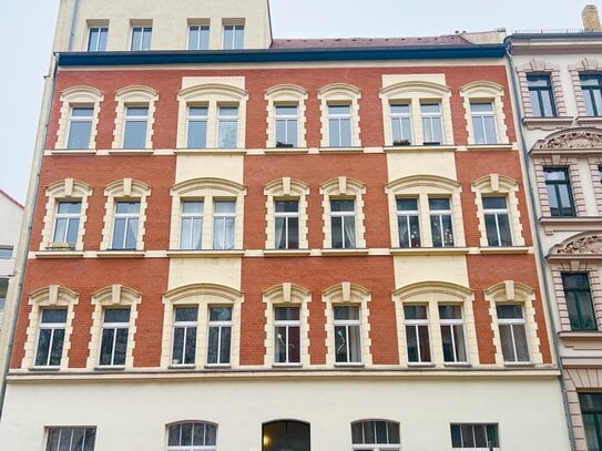 Außen Gründerzeit & Innen Neubau I tolle DG-Wohnung I neue Einbauküche I modernes Bad mit Wanne