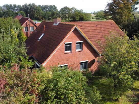 ***Wohnhaus mit 1.250 m² Grundstück in Rysum/Krummhörn***PROVISIONSFREI