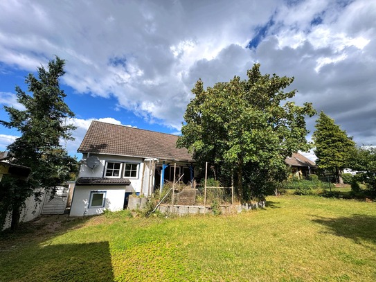 Freistehendes Einfamilienhaus mit idyllischem Grundstück in ruhiger Umgebung