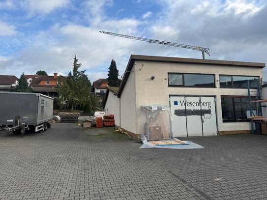 Große Halle und Lagerfläche mit Büro in Hammersbach!