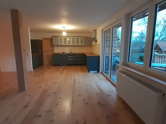 Schöne, helle 100qm Nichtraucher-OG-Wohnung mit Balkon und Gartennutzung auf saniertem Fachwerkhof in Neuental-Neuenhai…