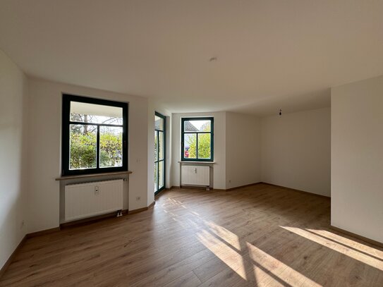 Neu renoviertes 1,5 Zimmer Stadt-Apartment mit Tiefgaragenstellplatz, Terrasse mit kleinem Gartenanteil