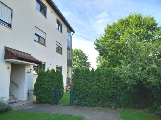 Renovierte 4 Zimmer Wohnung mit Balkon, Garten und Stellplatz