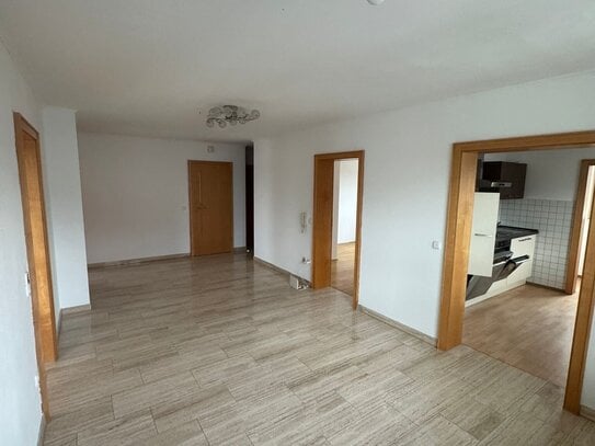 Helle 3-Zimmer-Wohnung mit zwei Balkonen und Einbauküche in Parkstetten