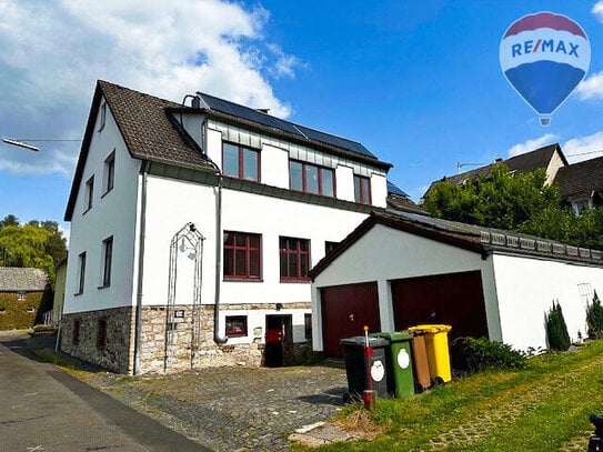 Zweifamilienhaus mit Garten und Doppelgarage in Rückeroth